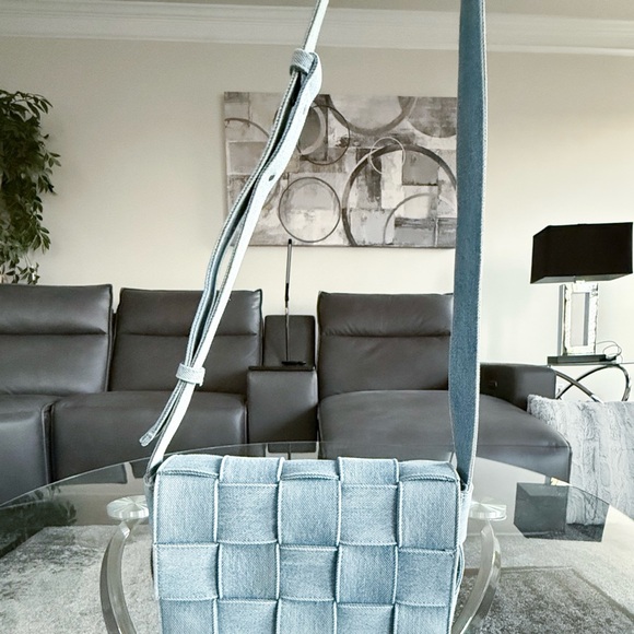 Authentic Bottega Veneta Denim Maxi Intrecciato Cassette Crossbody Bag - Picture 3 of 8